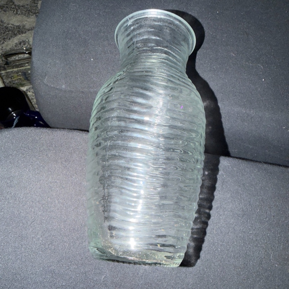 Ribbed Beehive Bud Flower Vase Used Pre Owned Glassware Fragile Clean Vintage US